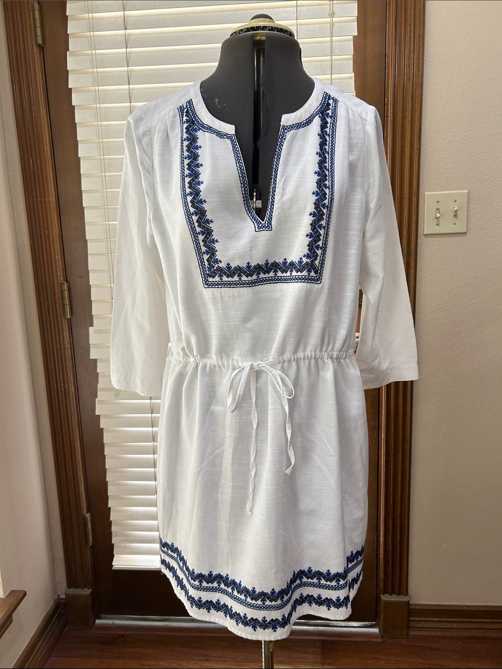 GAP cotton blend White Tunic Dress with Blue Embroidery SM drawstring + pockets